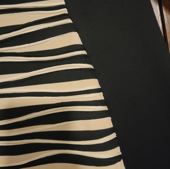 Black with Tan Waves Dress Size 8 - Picture 2 of 4